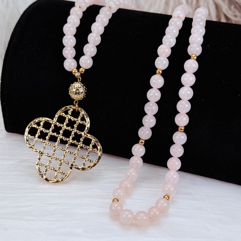 Beautiful vintage pale pink stone and goldtone pendant long necklace